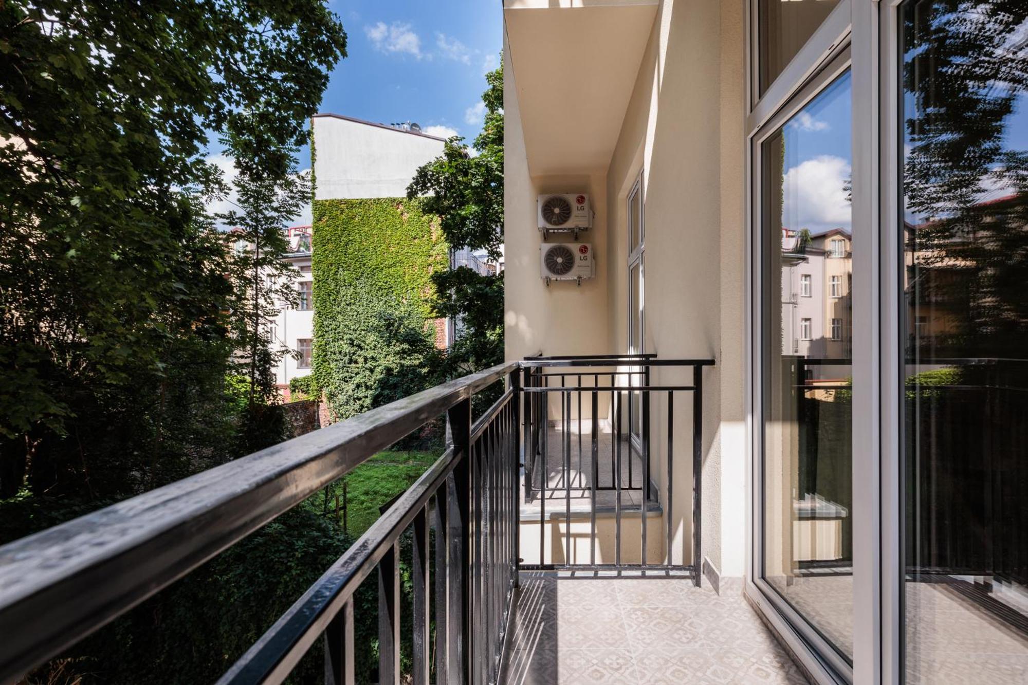 Krowoderska 55 - By Upstairs Kraków Exteriör bild